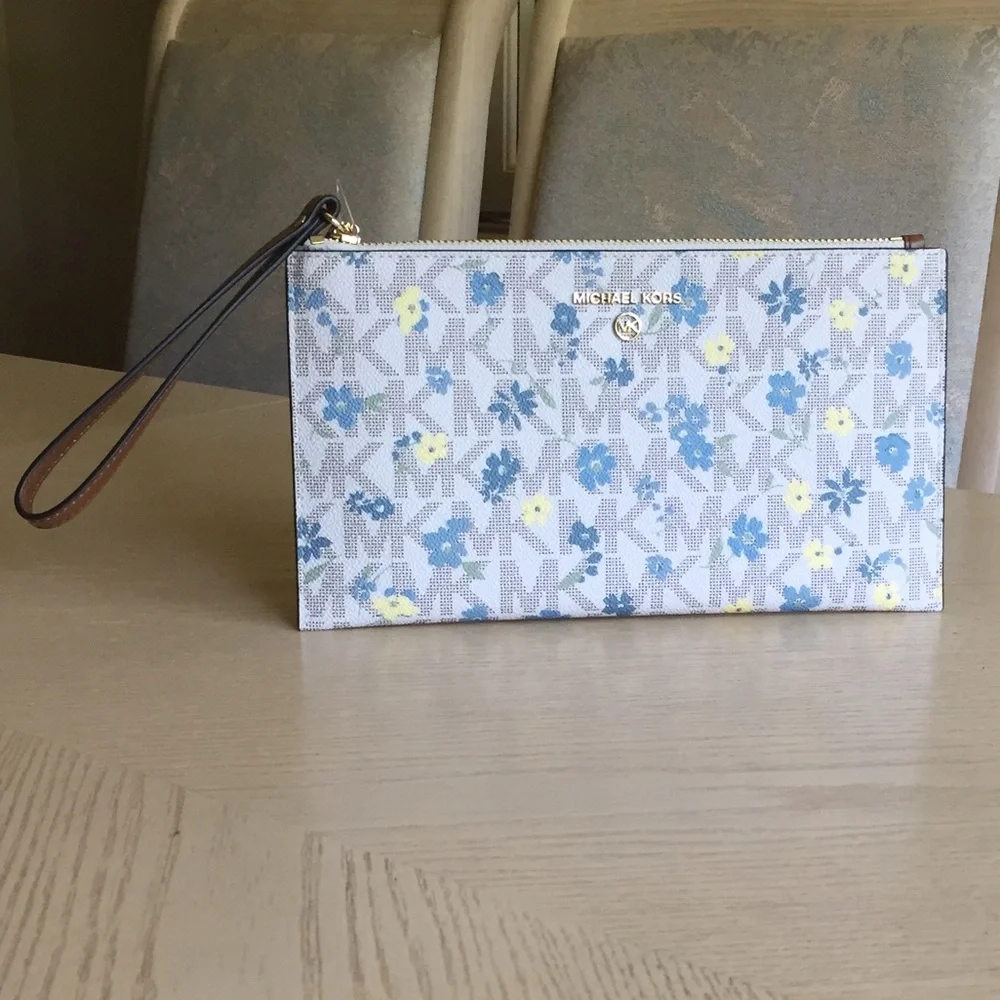 Michael Kors Vanilla, Luggage Clutch, Wristlet